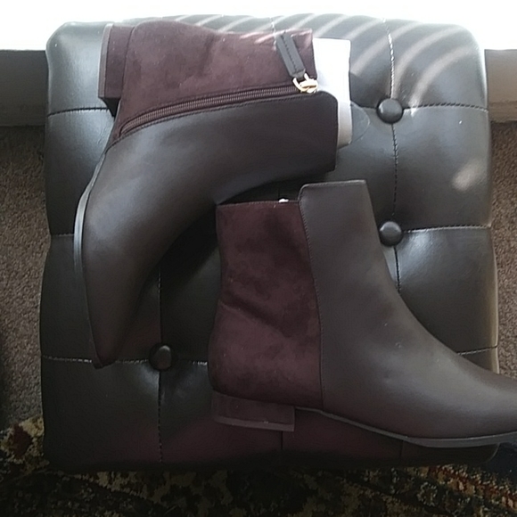 *NWT*The Adrianne Bootie by Comfortview® in Dark Brown - Picture 5 of 10